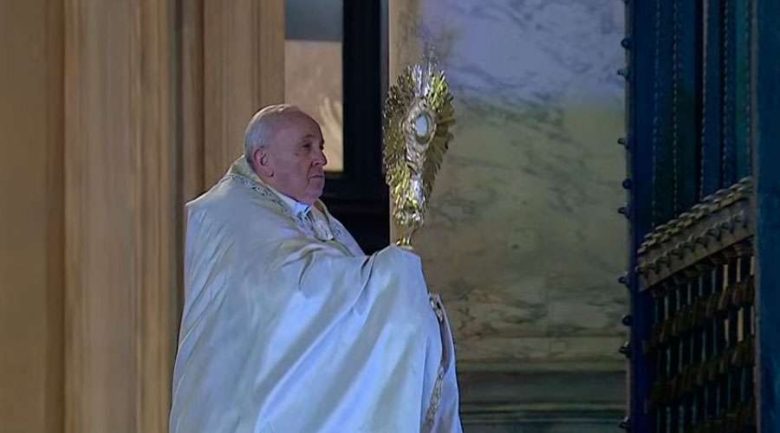 PapaFranciscoSantisimo2-27032020.jpg