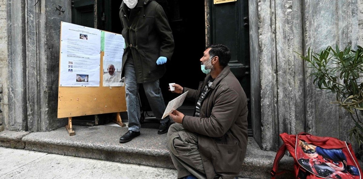 un-hombre-pide-limosna-frente___7yWm1fCIL_1256x620__1.jpg
