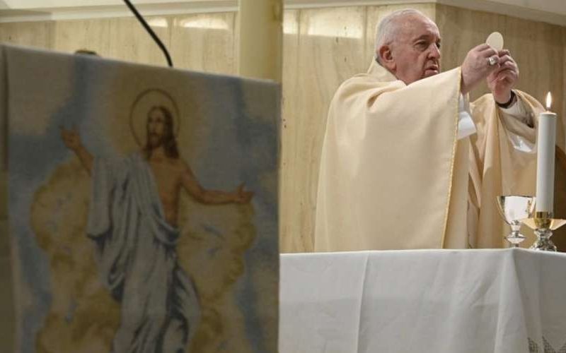 PapaFrancisco_MisaSantaMarta_13abril2020_VaticanMedia.jpg