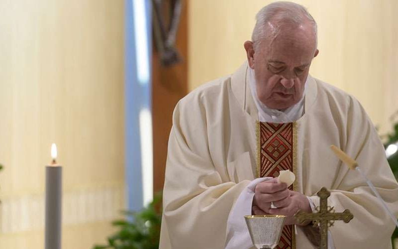 Papa-Francisco-Casa-Santa-Marta-Misa-Vatican-Media-04052020.jpg