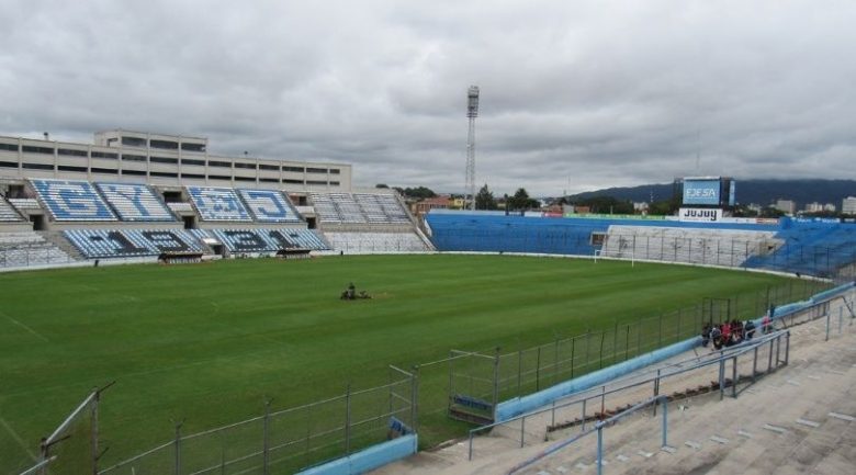 cancha_de_gimnasia_y_esgrima_de_jujuy.jpg_1956802537.jpg