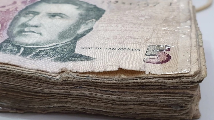 BILLETES DE CINCO PERSOS.jpg