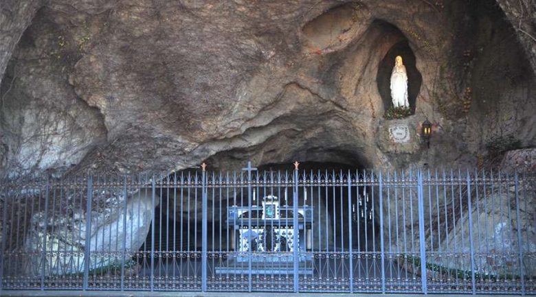 Replica-Gruta-Lourdes-Vaticano-MiguelPerezPichel-ACI-26052020.jpg