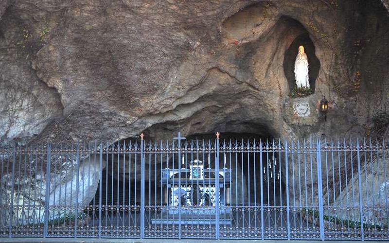 Replica-Gruta-Lourdes-Vaticano-MiguelPerezPichel-ACI-26052020.jpg