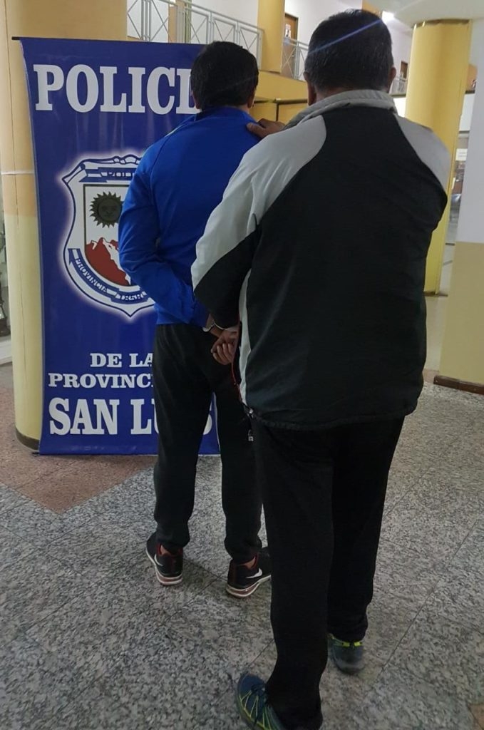 detenido-1-679x1024.jpg
