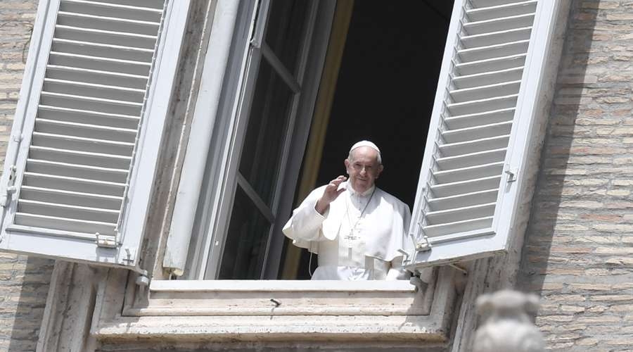 PapaFrancisco_Regina_Coeli_10mayo2020_VaticanMedia.jpg