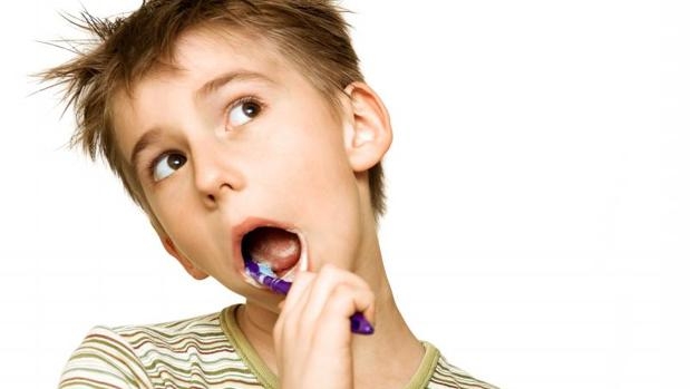 cepillar-dientes-alzheimer-kYuC--620x349@abc.jpg