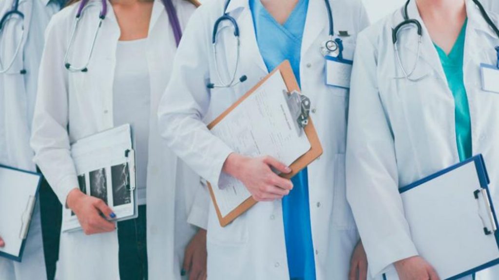 56177-el-ministerio-de-salud-lanza-convocatoria-para-medicos-residentes.jpg