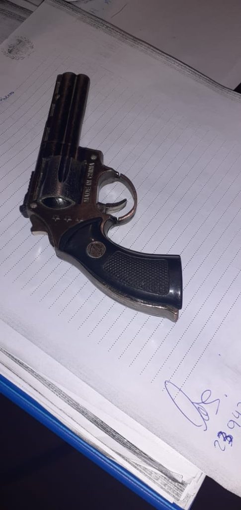 REVOLVER-TAPA.jpg
