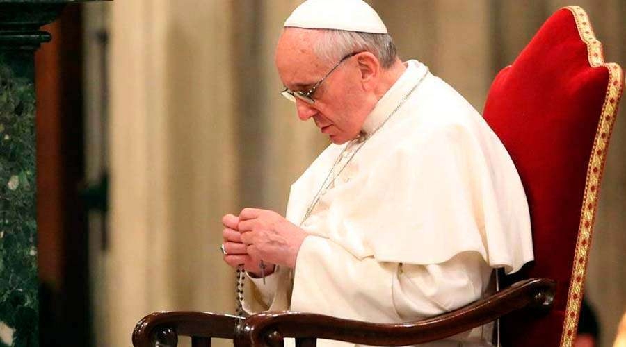 PapaFrancisco_Rosario_071016_VaticanMedia.jpg