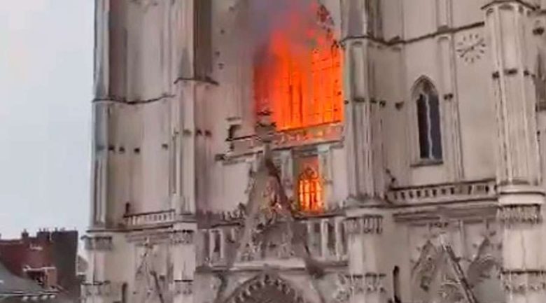 Incendio-Catedral-Nantes-Captura-Youtube-18072020.jpg