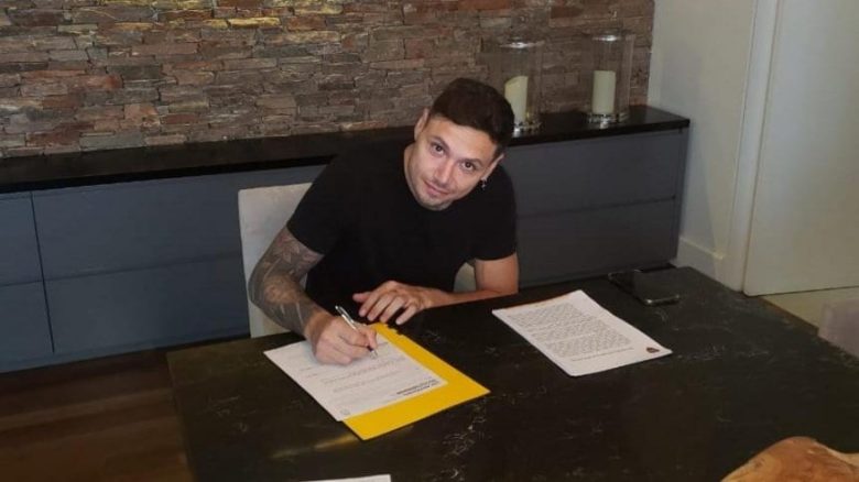 zarate-firma-boca_862x485.jpg