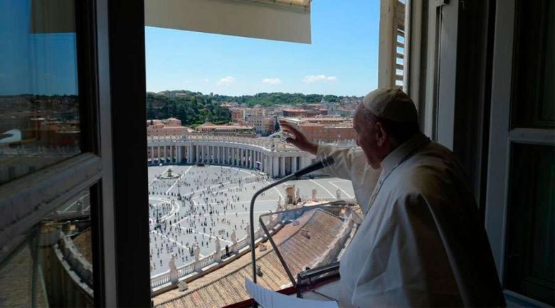 Papa-Francisco-Saludo-Pzo-Apostolico-Vatican-Media-26072020.jpg