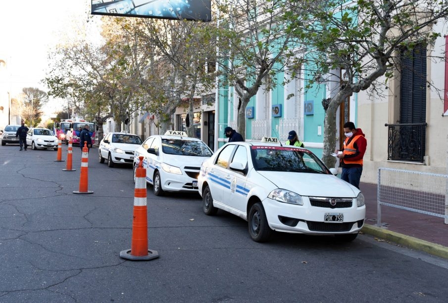 Taxis-905x613 (1).jpg