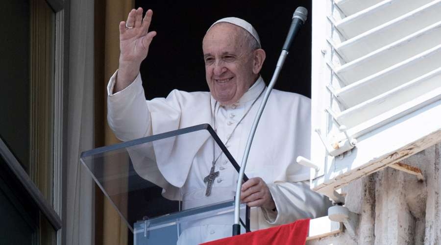 PapaFrancisco_Angelus_082020_VaticanMedia.jpg