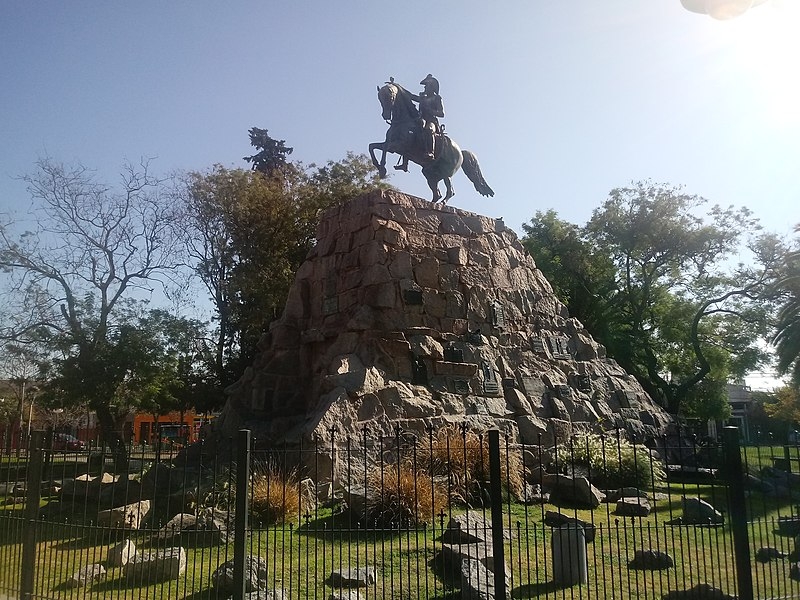 800px-Plaza_San_Martin_(_Villa_Mercedes_,_San_Luis).jpg