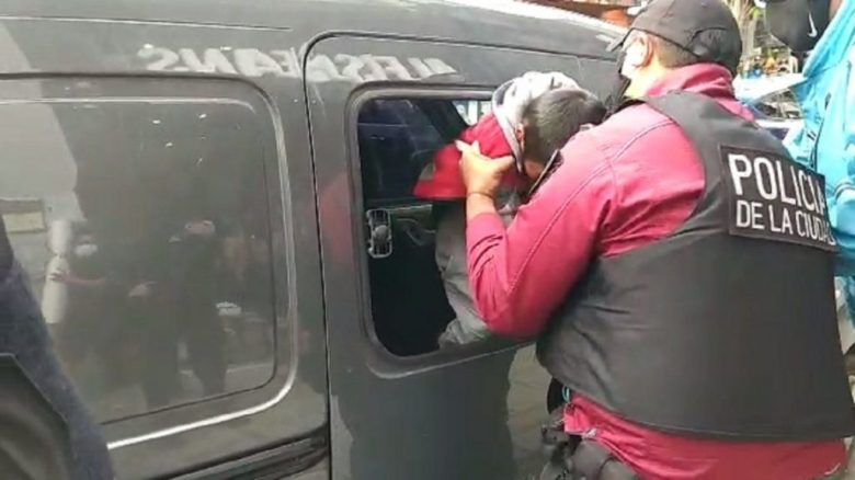 rescate-de-un-nene-que-estaba-encerrado-en-una-camioneta-1024x575.jpg