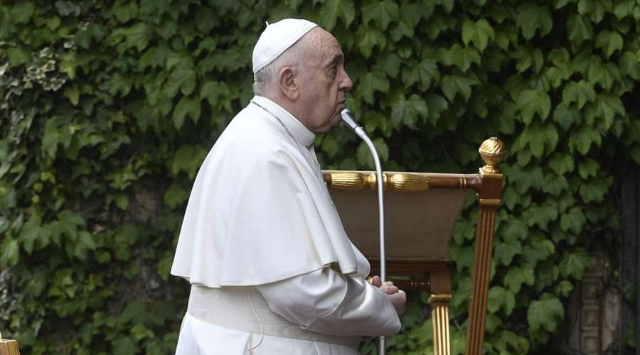 PapaFrancisco_JardinesVaticanos_2019_VaticanMedia.jpg