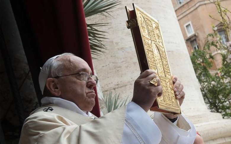 PapaFrancisco_Evangelio_Pascua_VaticanMedia-copia.jpg