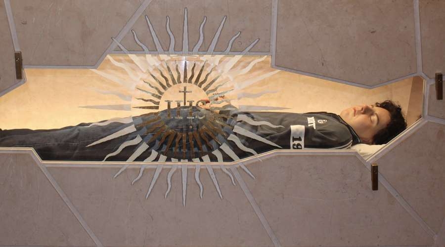 CarloAcutis_tumba_DiocesiAssisiNoceraGualdoTadino.jpg