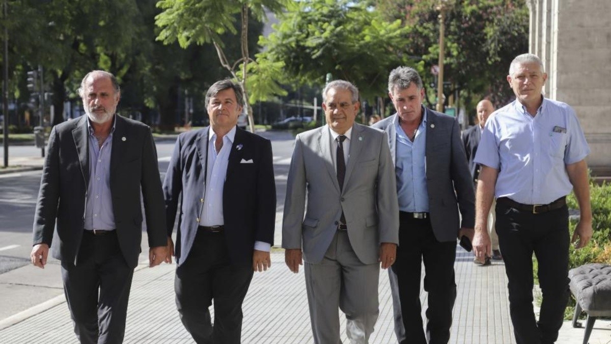 mesa_de_enlace_forros.jpg_1402874324.jpg