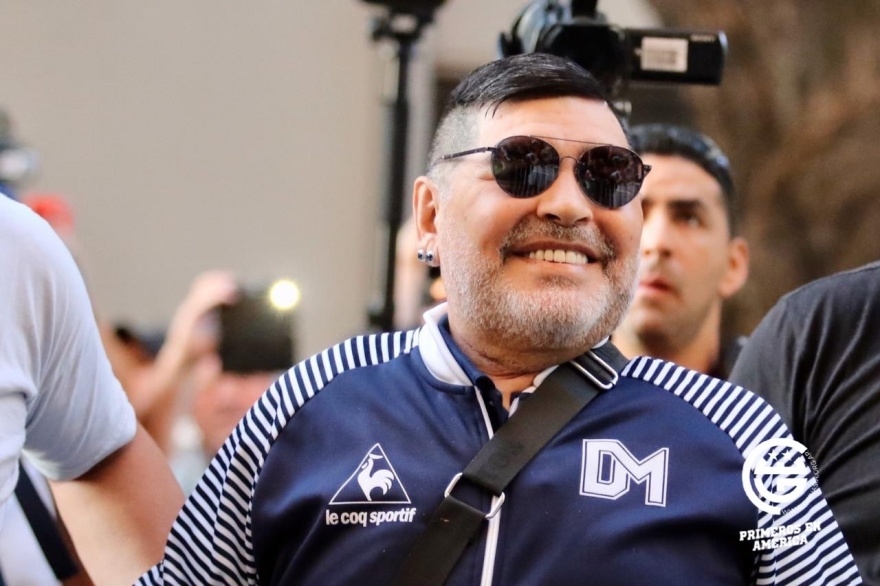 20201102191152_diego_maradona_gimnasia.jpg