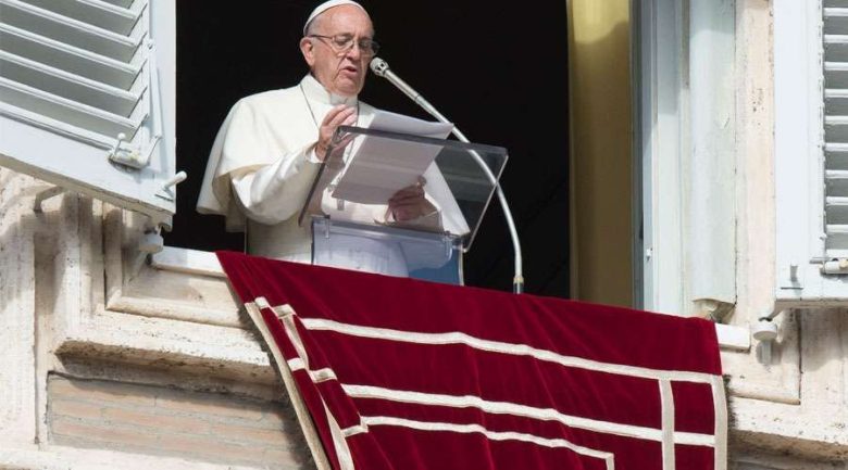PapaFranciscoRezoAngelus_VaticanMedia_24032019.jpg
