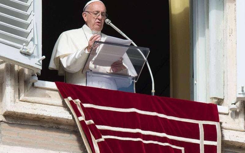 PapaFranciscoRezoAngelus_VaticanMedia_24032019.jpg