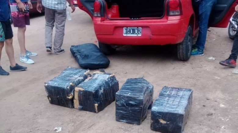 corrientes-encuentran-un-cargamento-marihuana-un-auto-chocado-credito-diario-el-libertador.jpg