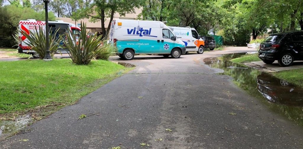 las-ambulancias-en-la-puerta___oU7E1fgad_1256x620__1.jpg
