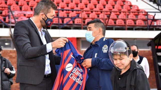 diego-elogio-tinelli-ser-una-las-mejores-personas-que-conoce-trasuego-del-homenaje-que-encabezo-el-titular-la-liga-profesional.jpg