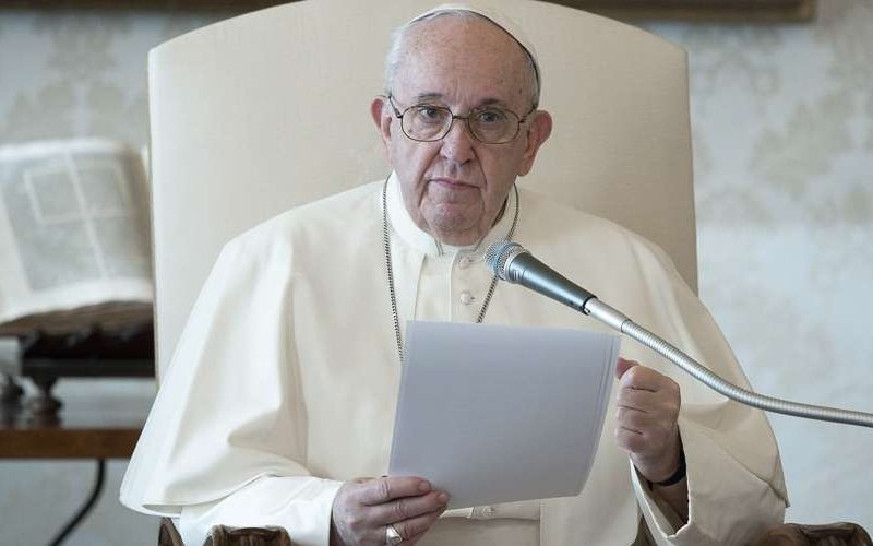 PapaFrancisco_AudienciaGeneral_Biblioteca_11112020_VaticanMedia.jpg