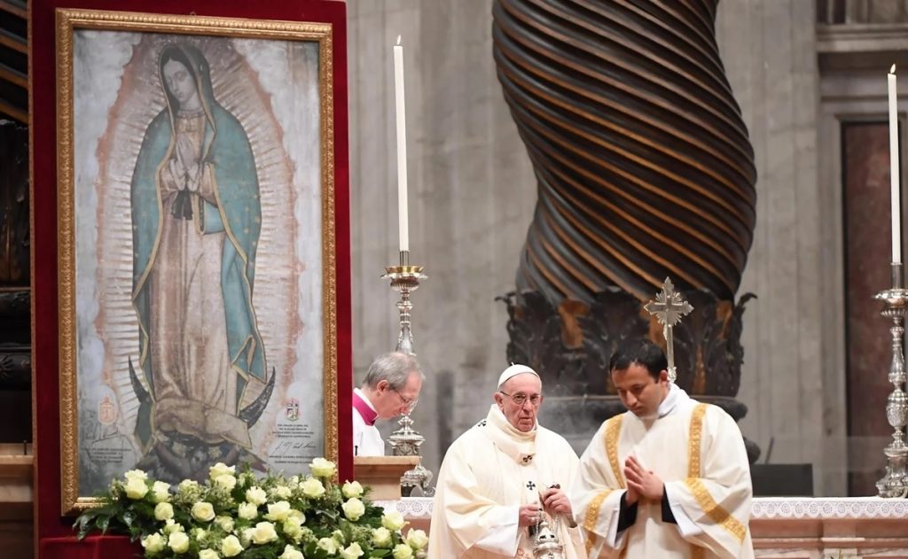 VIRGEN Y PAPA.jpg