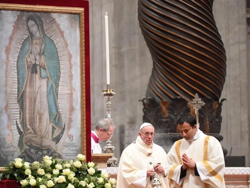 VIRGEN Y PAPA.jpg