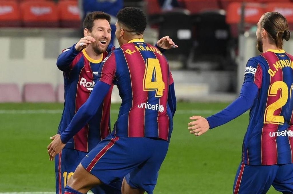 messi pele.jpg
