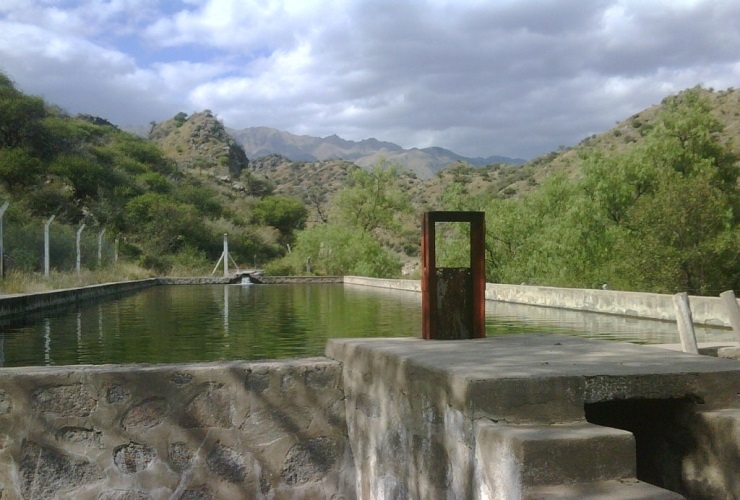Cisterna-de-reservorio-en-Villa-de-La-Quebrada.jpg