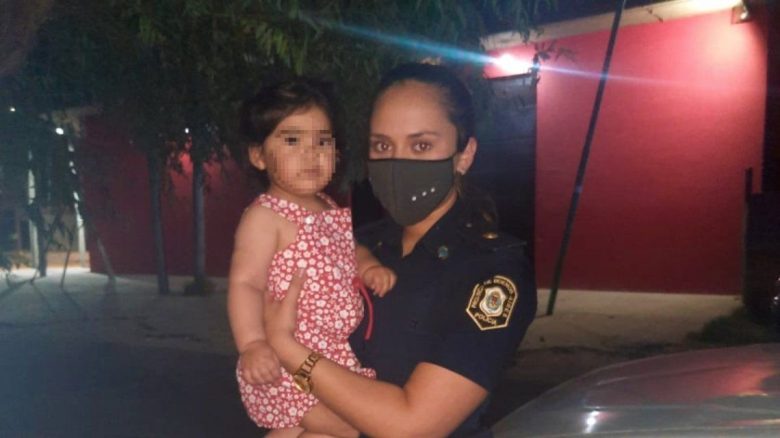 la-plata-una-policia-una-beba-un-ano-que-casi-no-respiraba.jpg