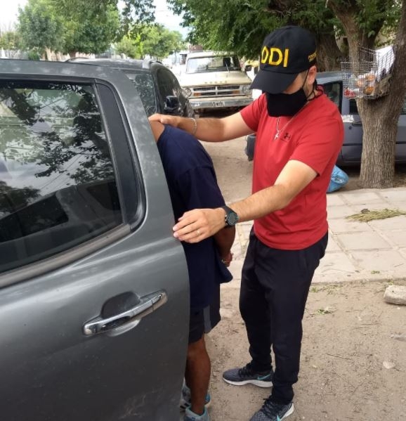 detenido policia.JPG