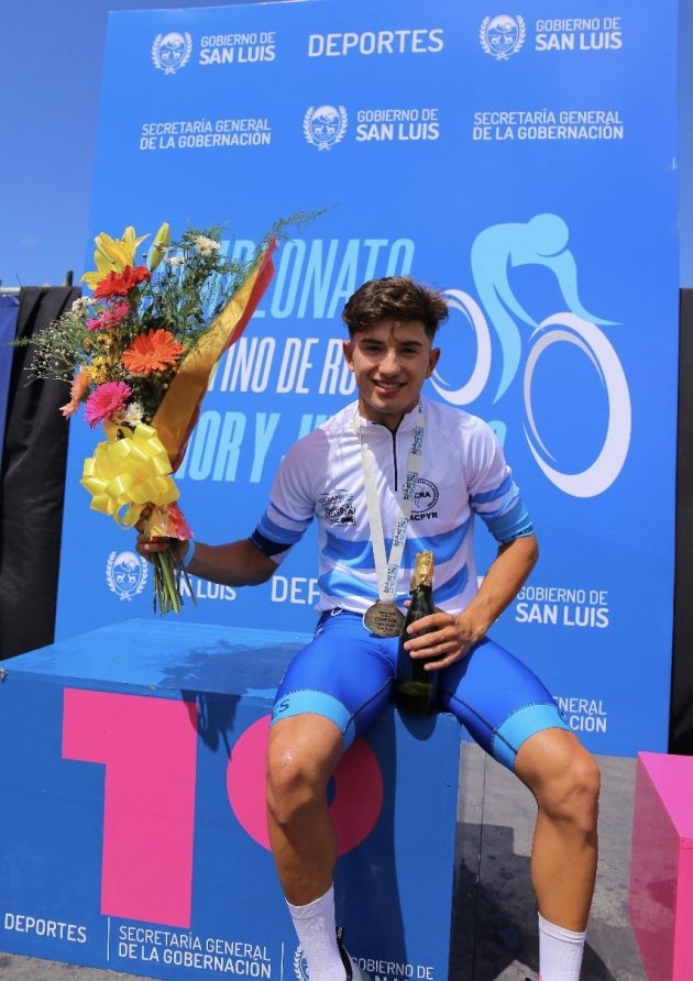 tomas moyano.jpg