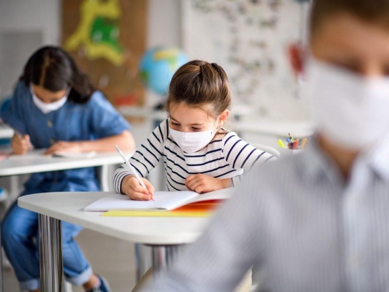 niños en escuela.jpg