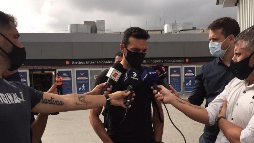scaloni-en-ezeiza-nota_862x485.jpg