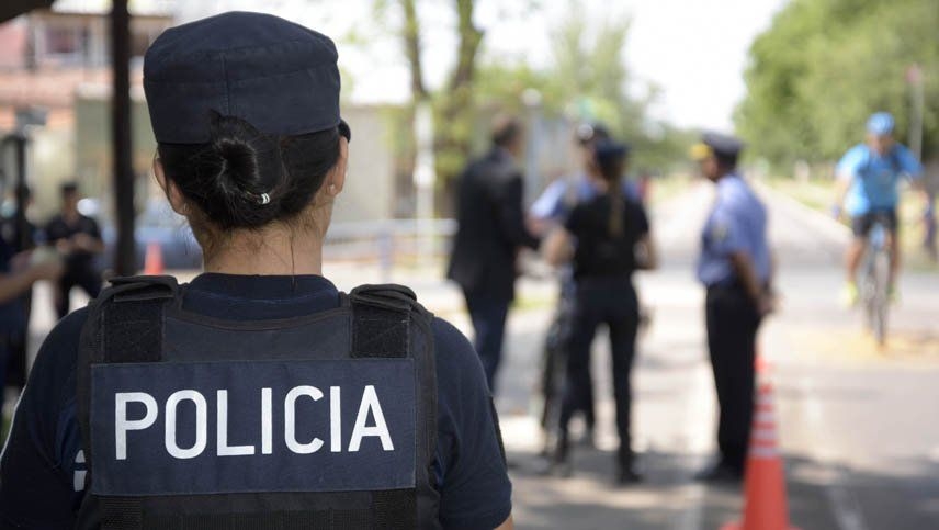 mendoza-08-01-2020-el-director-general-policias-comisario-roberto-munives-participo-los-controles-viales-que-se-realizaron-concientizar-y-hacer-preven