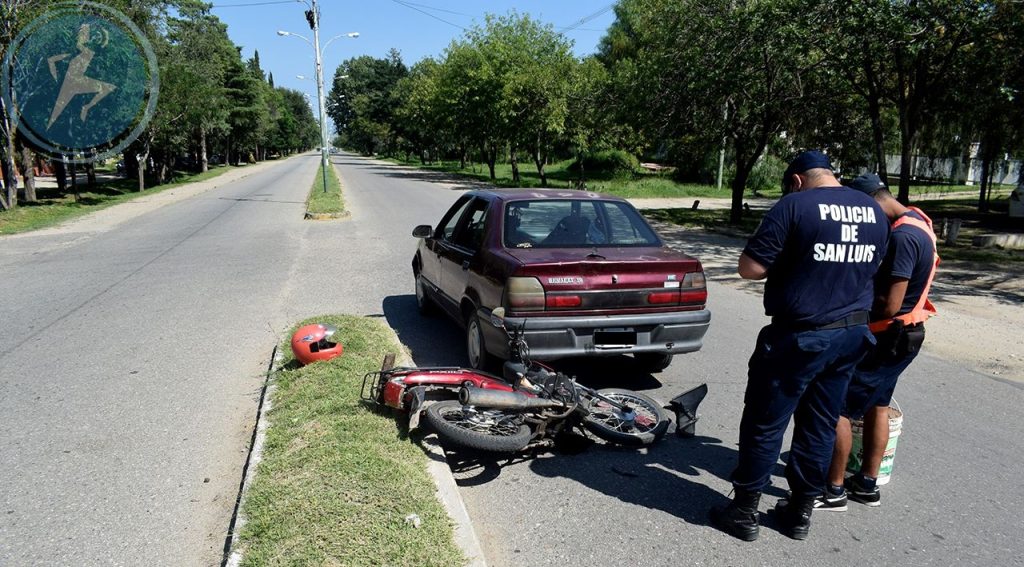 accidente merlo moto y auto.jpg