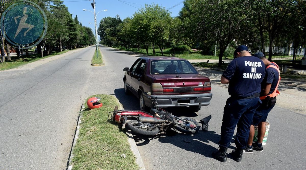 accidente merlo moto y auto.jpg
