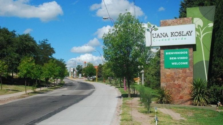 JUANAKOSLAY.jpg
