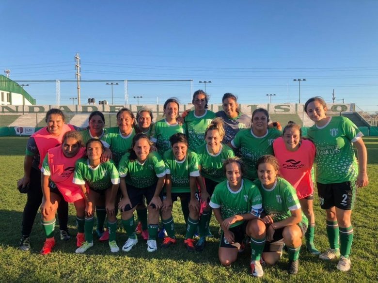 estudiantes femenino.jpg
