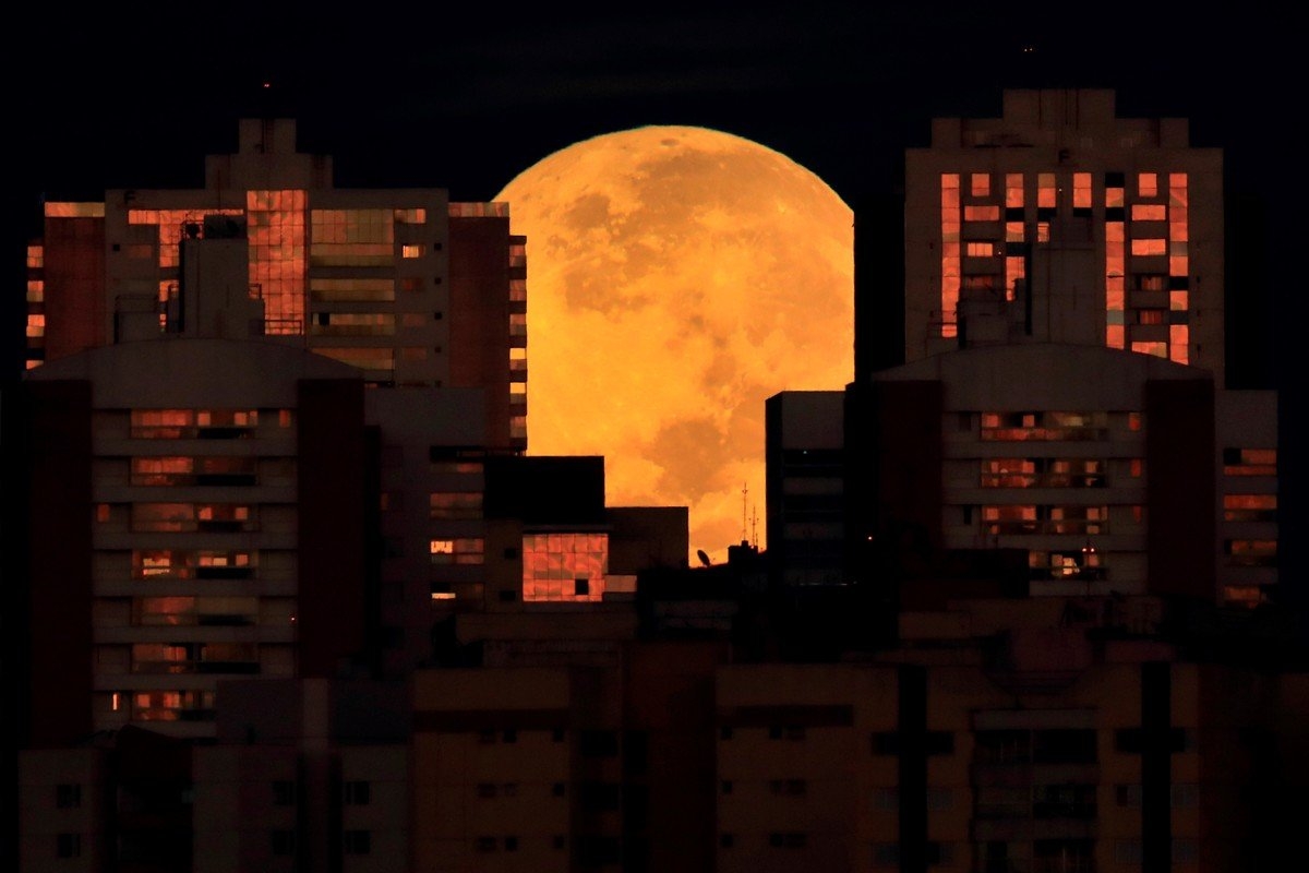 la-luna-esta-parcialmente-cubierta___iE35ElQKp_1200x0__1.jpg