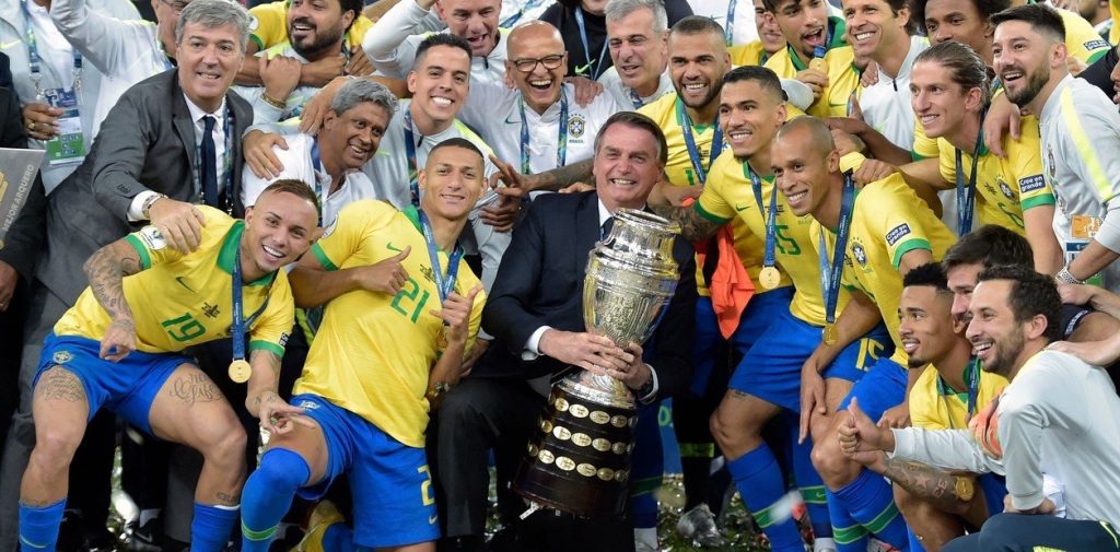 el-presidente-jair-bolsonaro-con___soLFHozQr1_1256x620__1.jpg