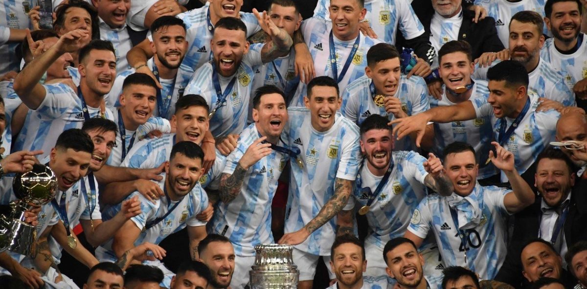 el-plantel-campeon-con-lionel___WAw6D9Fak_1256x620__1.jpg