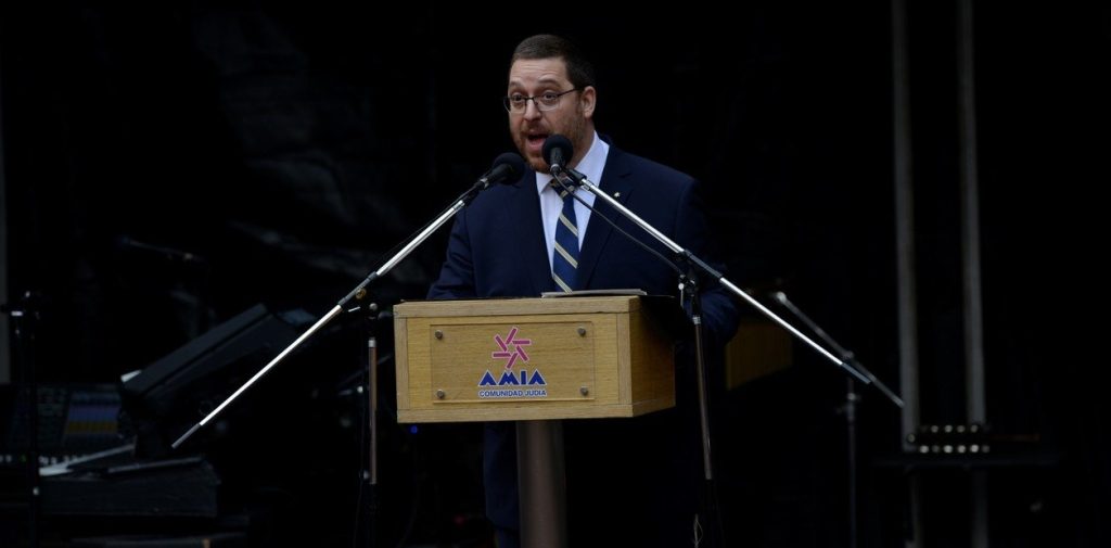 ariel-eichbaum-durante-un-acto___E7rxBXzg1_1256x620__1.jpg